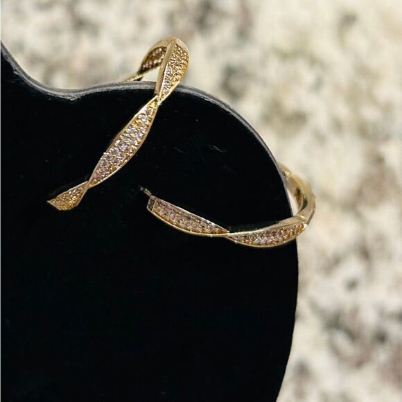 AMBER SCEATS Gold Plated 1” Hoops - Picture 1 of 6